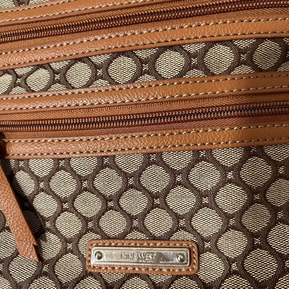 3/$25🎈Nine West crossbody purse - Picture 4 of 6